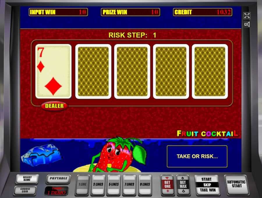 Рискованный раунд в автомате Фруктовый Коктейль Риск-игра в слоте Клубнички